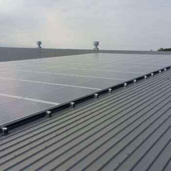 veliki-industrijski-solarni-paneli-krovni